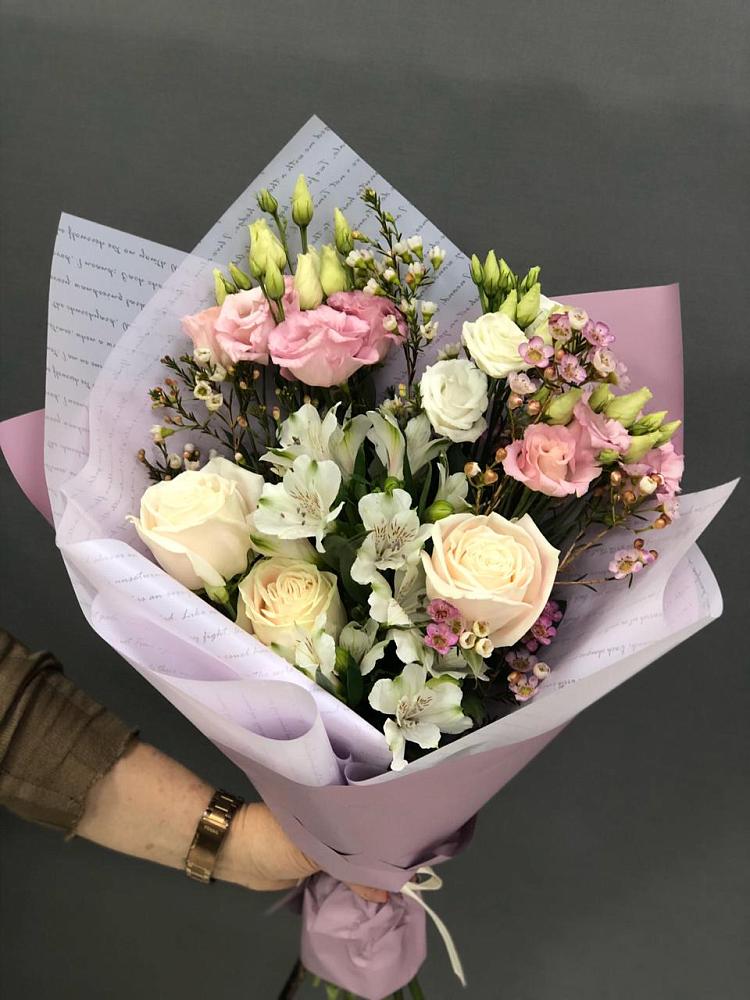 Букет цветов из: Альстромерии, Розы и Лизиантусы в Уват