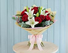 Букет цветов из:  Лилии и Розы в Уват
