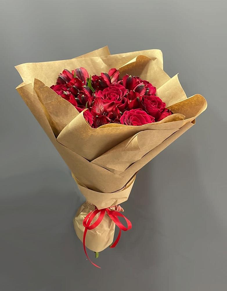 Букет цветов из: Альстромерии и Розы в Уват