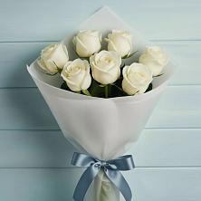 Букет 7 Белых роз Эдлесс Лав в Уват