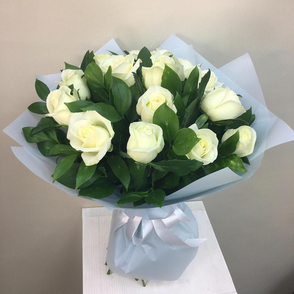 Букет 15 Белых роз Проуд в Уват