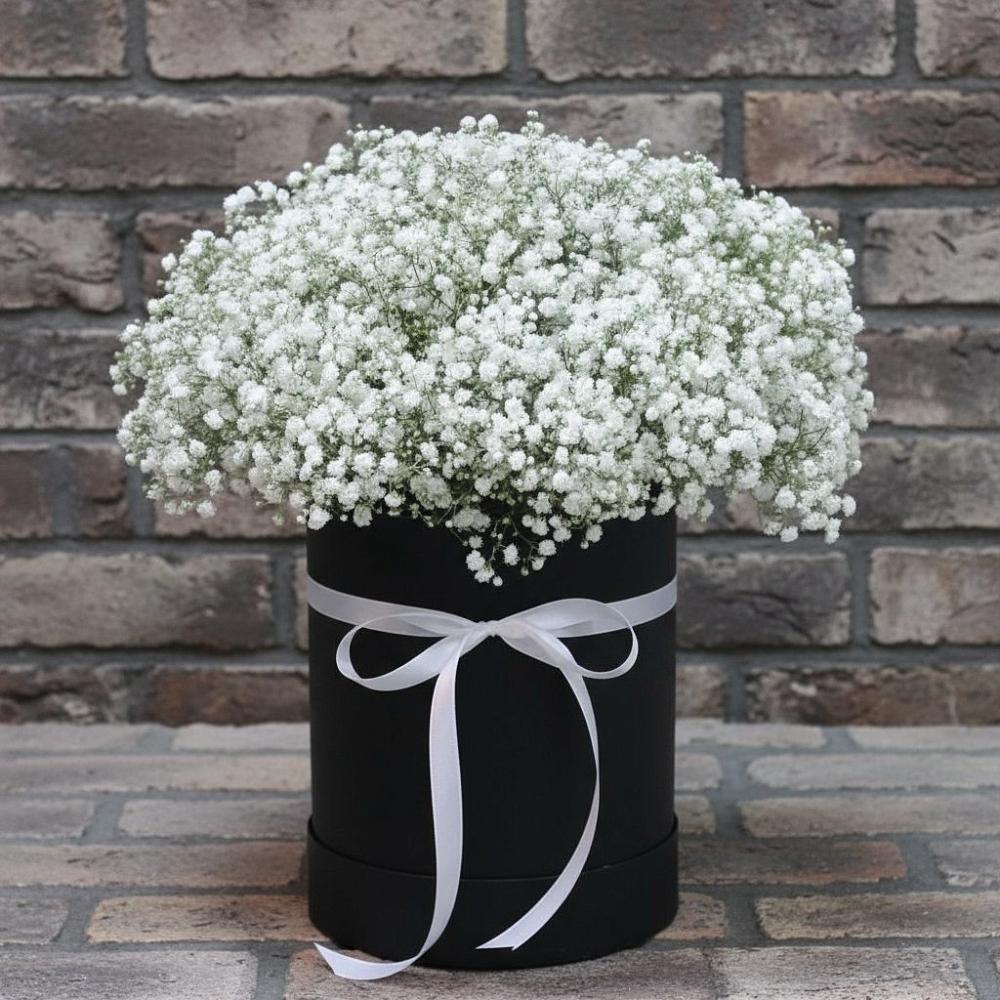 Цветочная композиция из Гипсофила в шляпной коробке в Уват