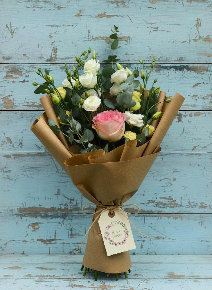 Букет цветов из: Розы и Лизиантусы в Уват