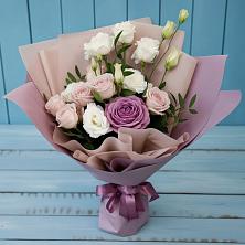 Букет цветов из:  Розы и Лизиантусы в Уват