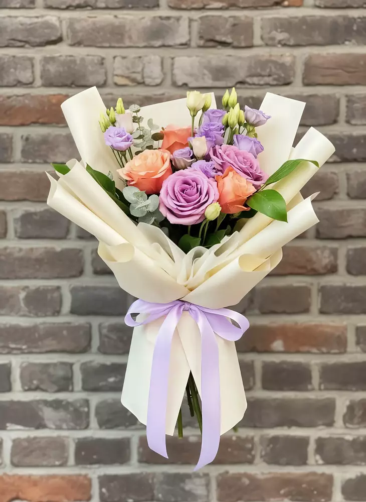 Букет цветов из: Лизиантусы и Розы в Уват