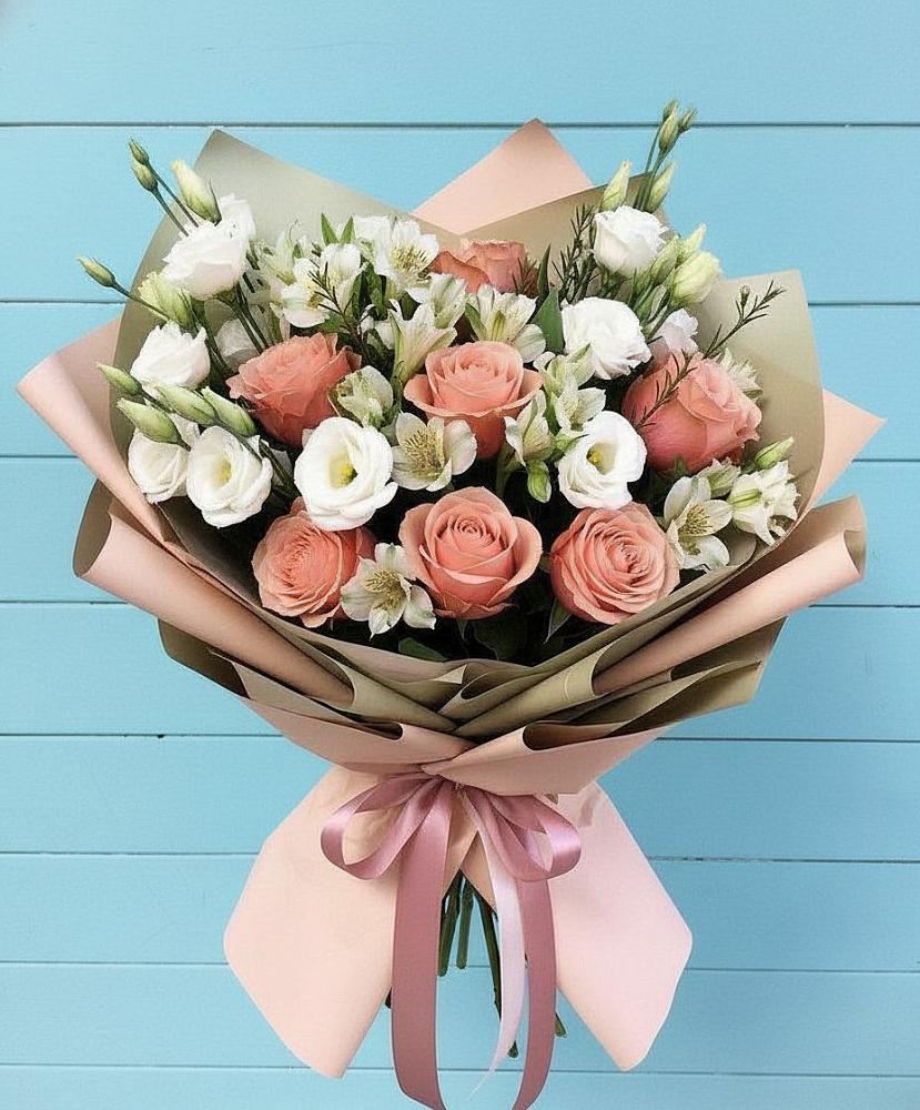 Букет цветов из: Розы, Альстромерии и Лизиантусы в Уват