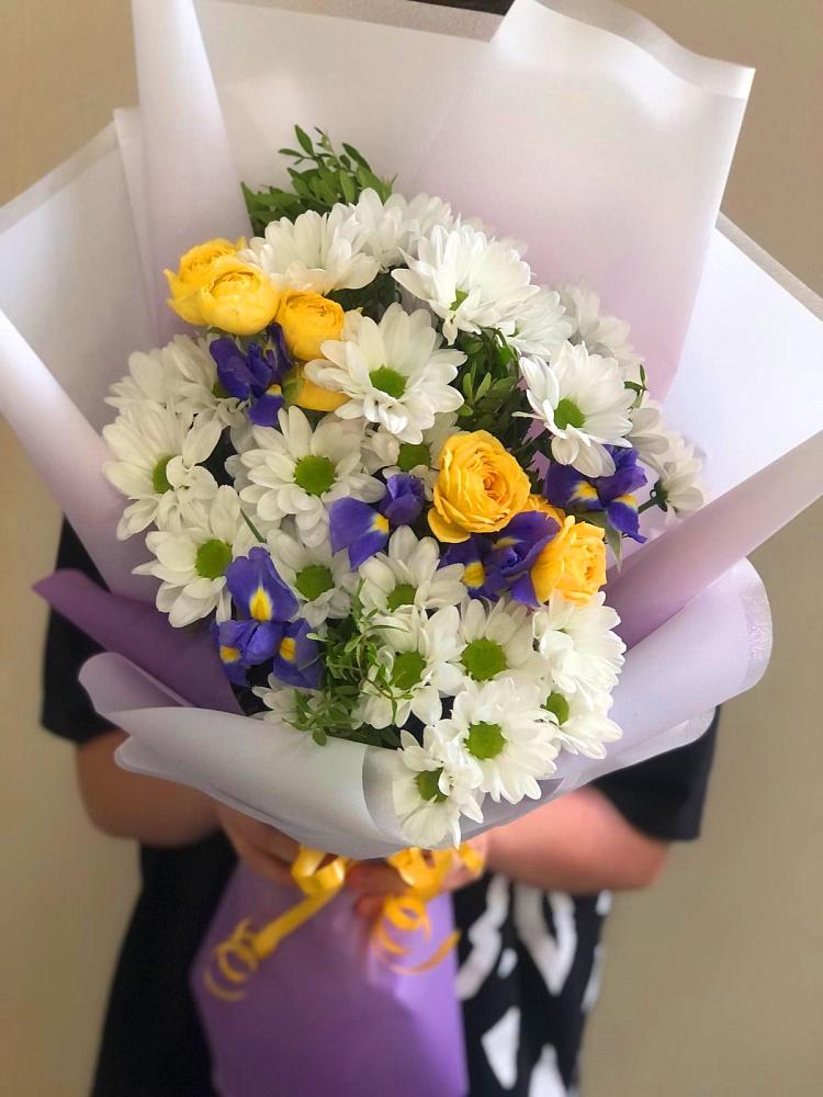Букет цветов из: Ирисы, Хризантемы и Розы в Уват
