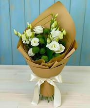 Букет цветов из:  Хризантемы и Лизиантусы в Уват