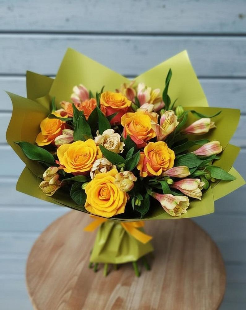 Букет цветов из: Альстромерии и Розы в Уват