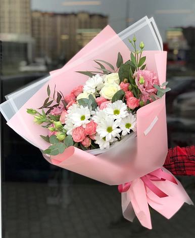 Букет цветов из: Розы, Лизиантусы и Хризантемы в Уват